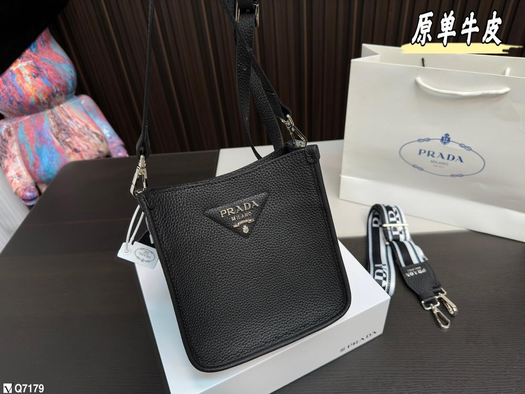 Replica Prada Bag 18*18CM