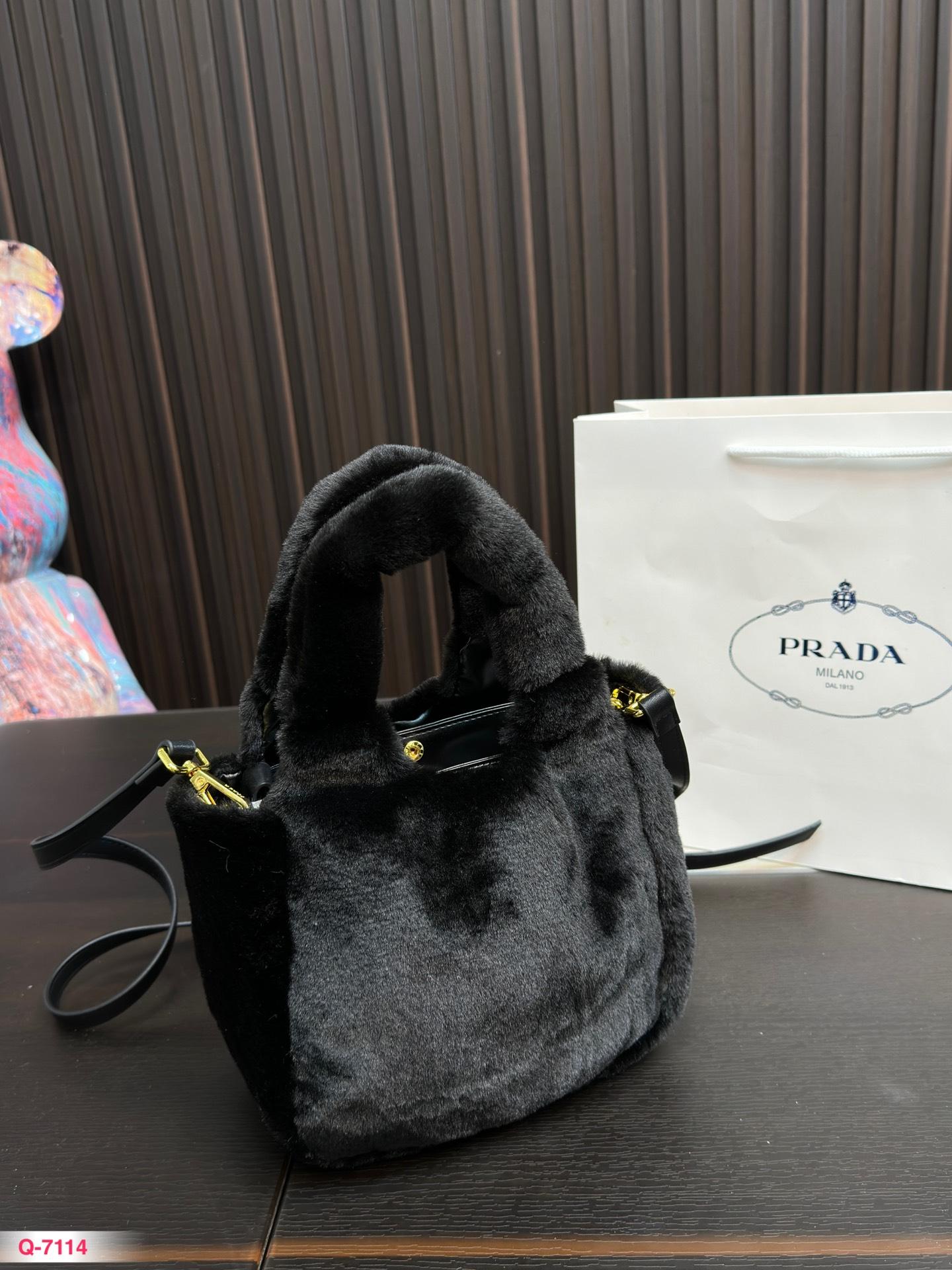 Replica Prada Bag 20*16CM
