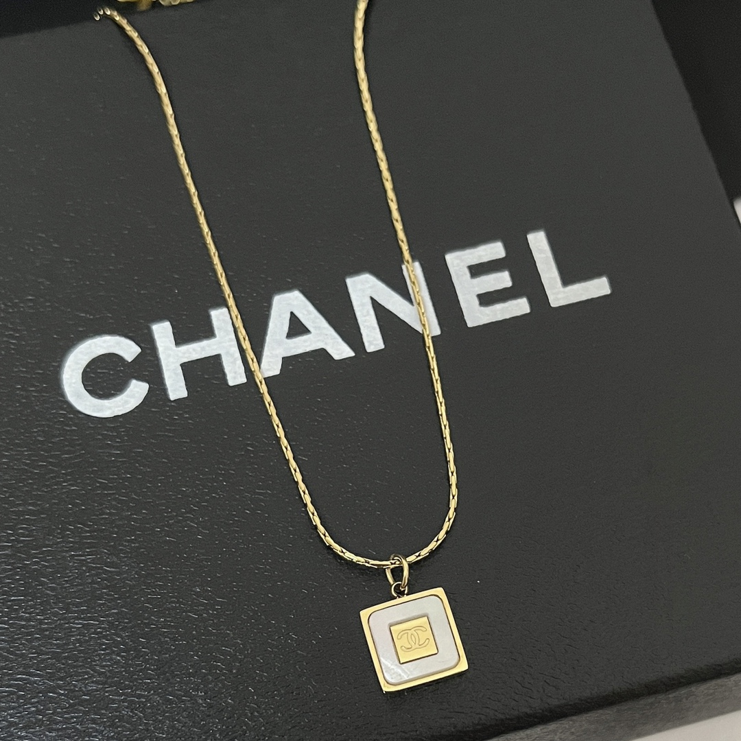 Replica CHANEL Necklace