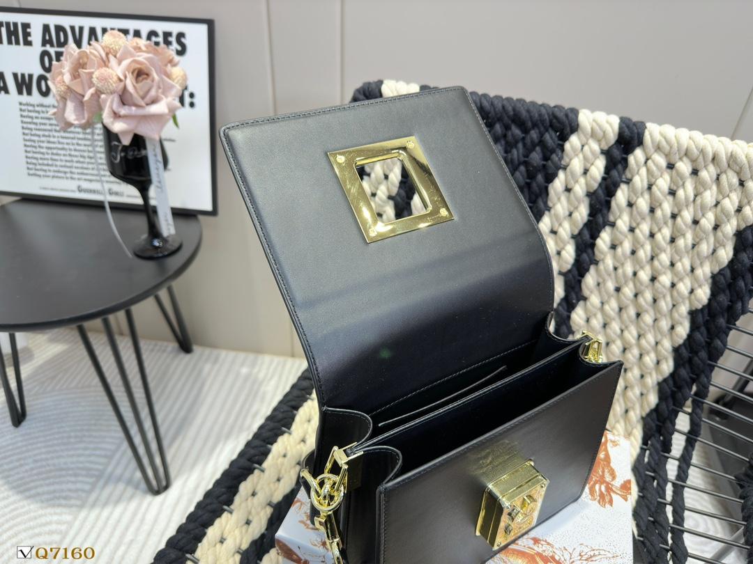 Replica Dolce Gabbana Bag  21.5*17CM