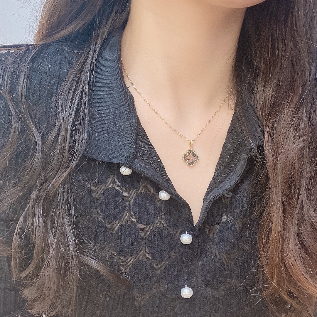 Replica LOUIS VUITTON Necklace