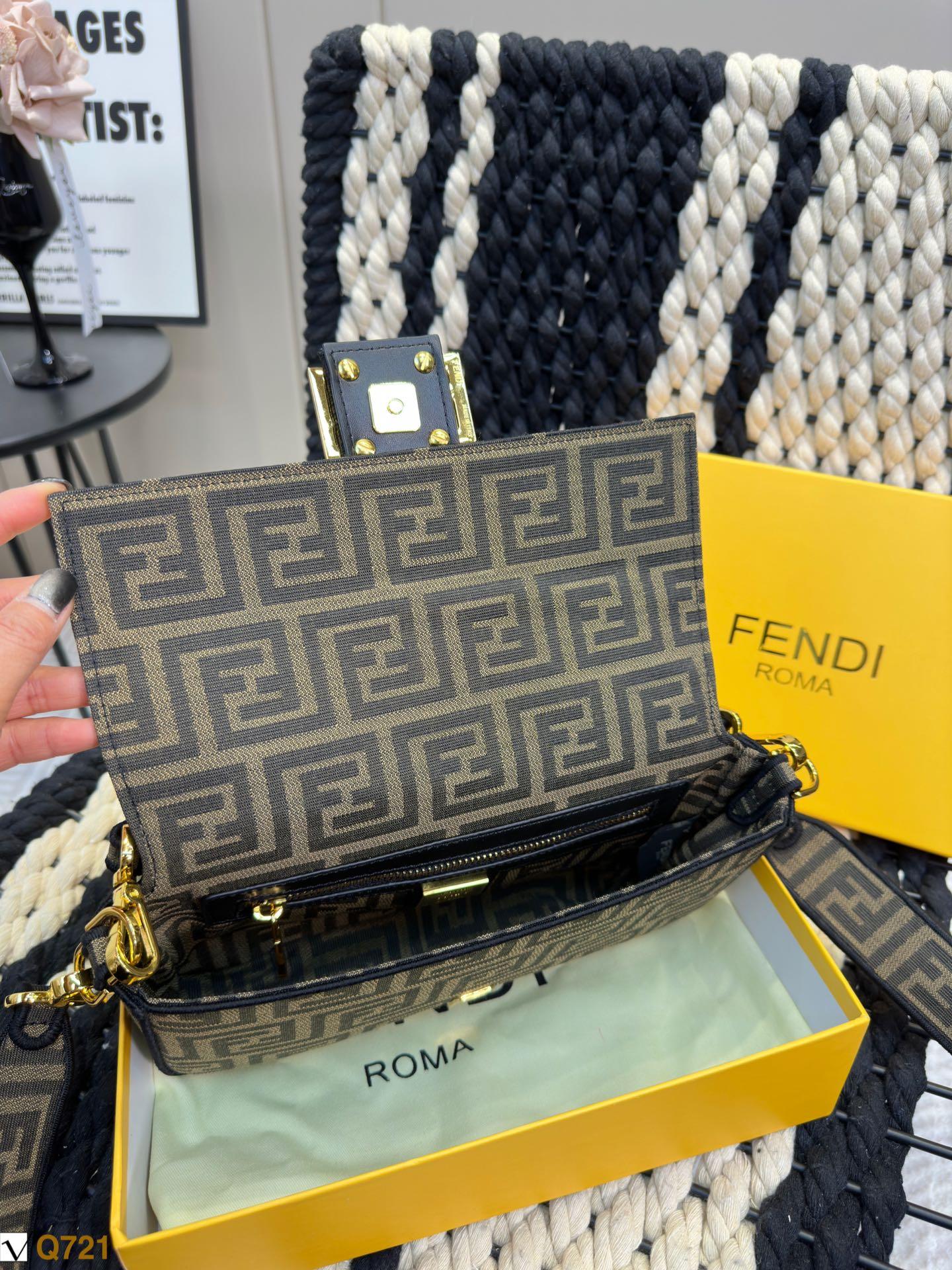 Replica Fendi Bag 14*25CM