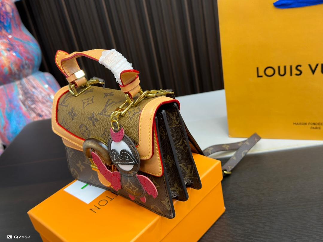 Replica Louis Vuitton Bag 13*19CM