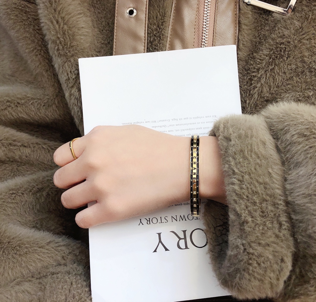 Replica CHANEL Bangle