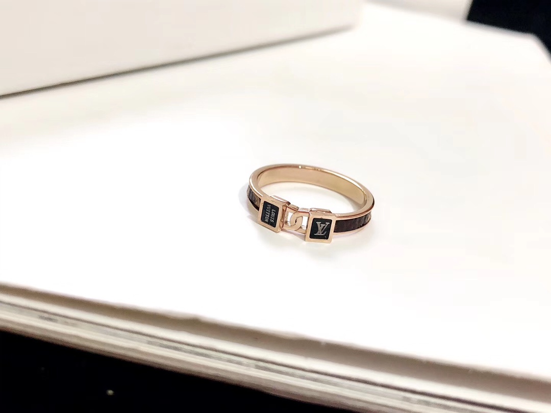Replica LOUIS VUITTON Ring