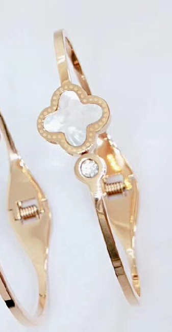 Replica VanCleef Arpels Bangle