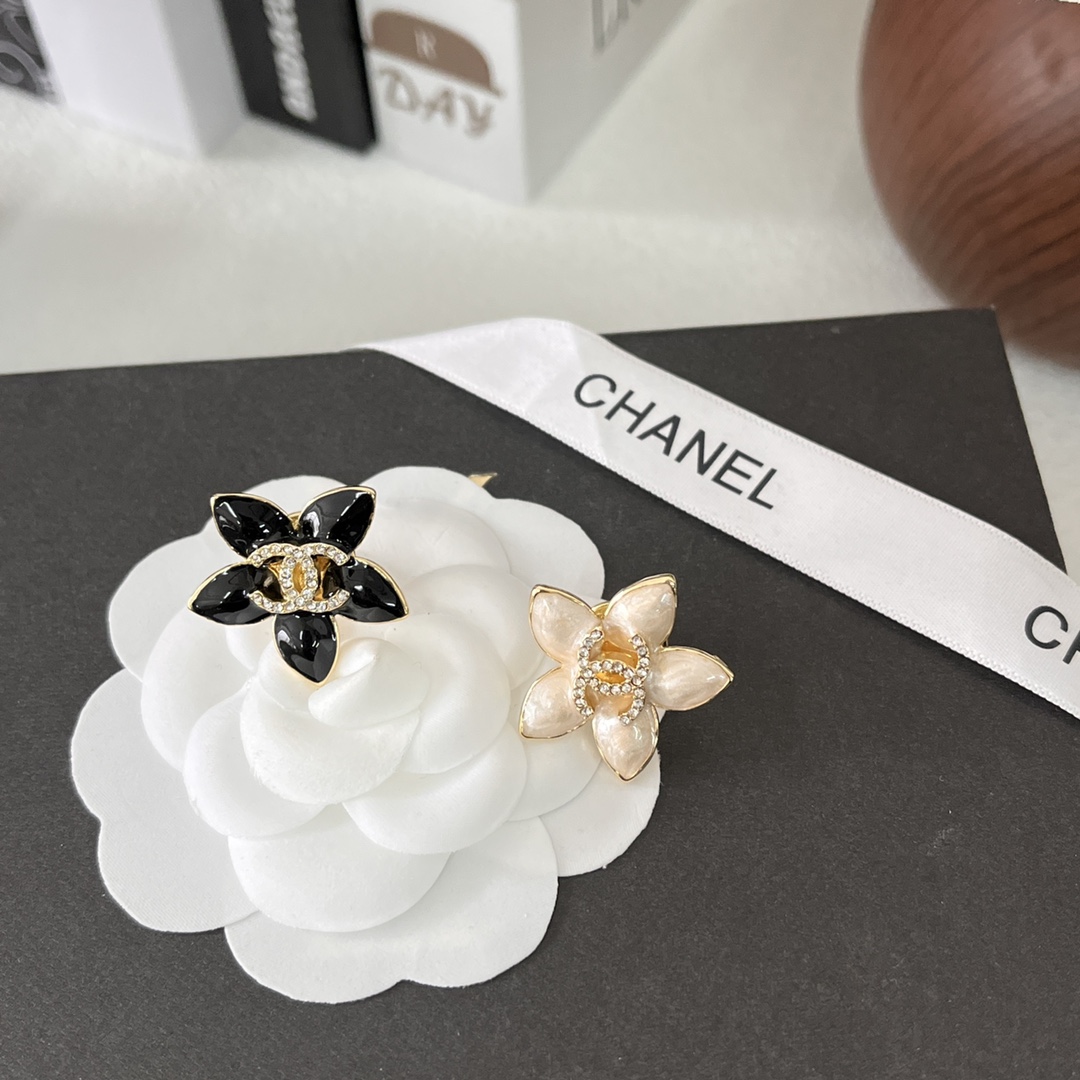 Replica CHANEL Brooch