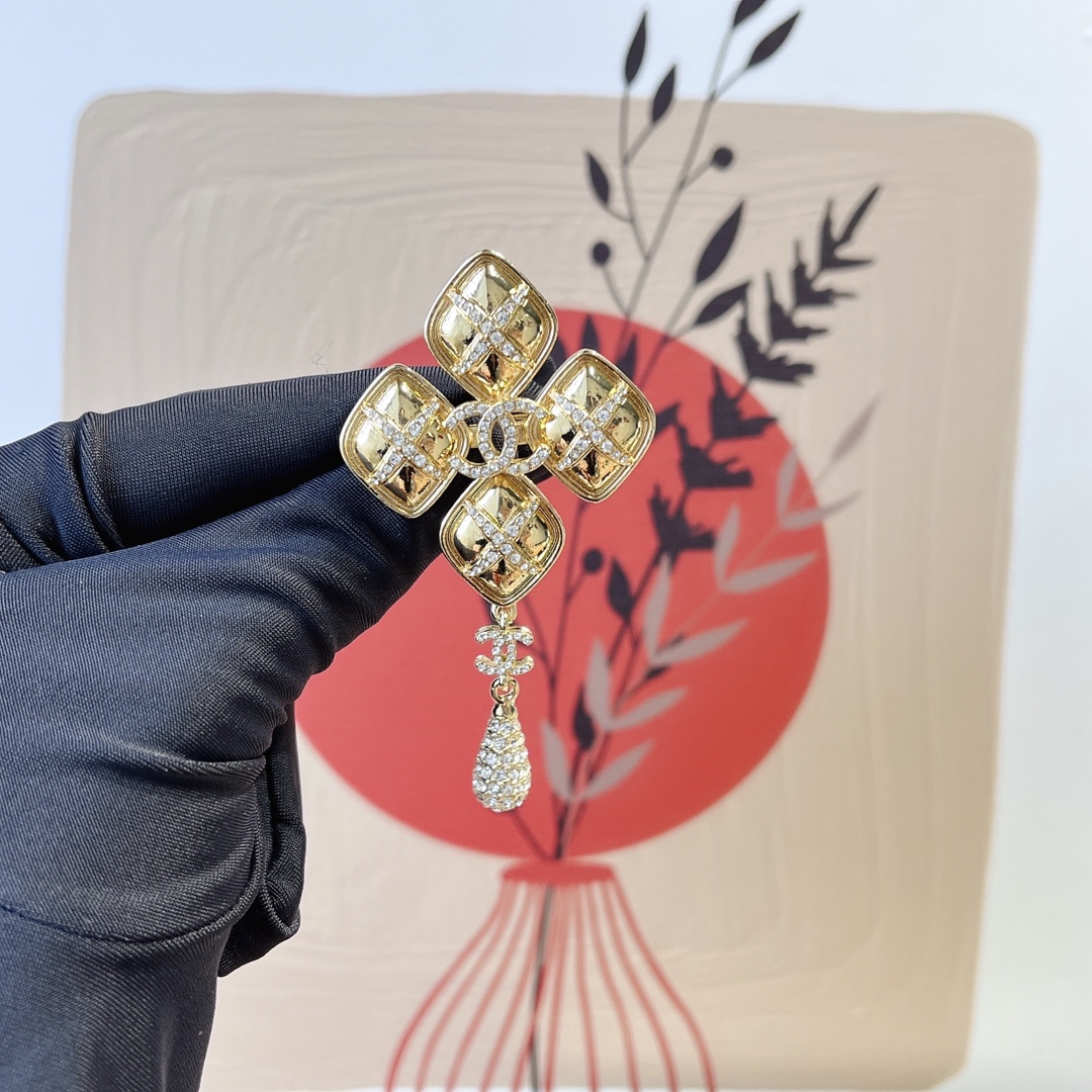 Replica CHANEL Brooch
