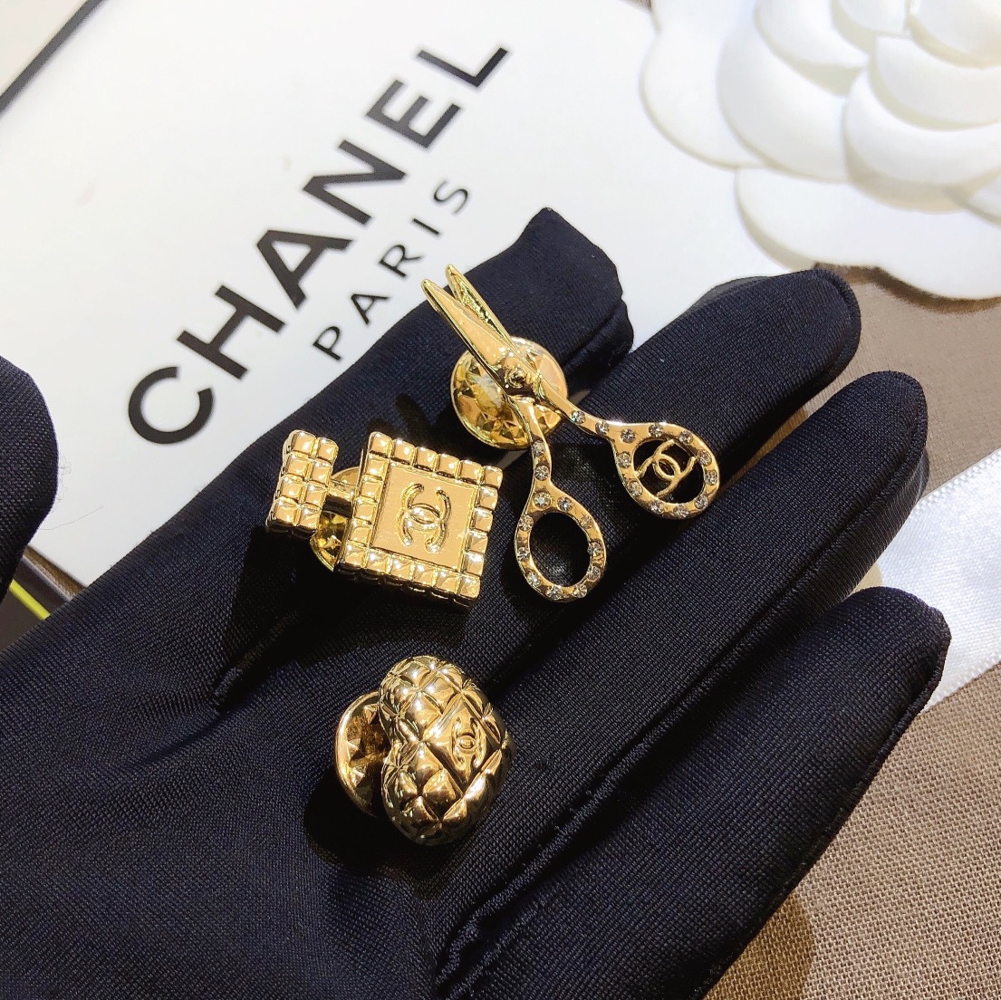 Replica CHANEL Brooch
