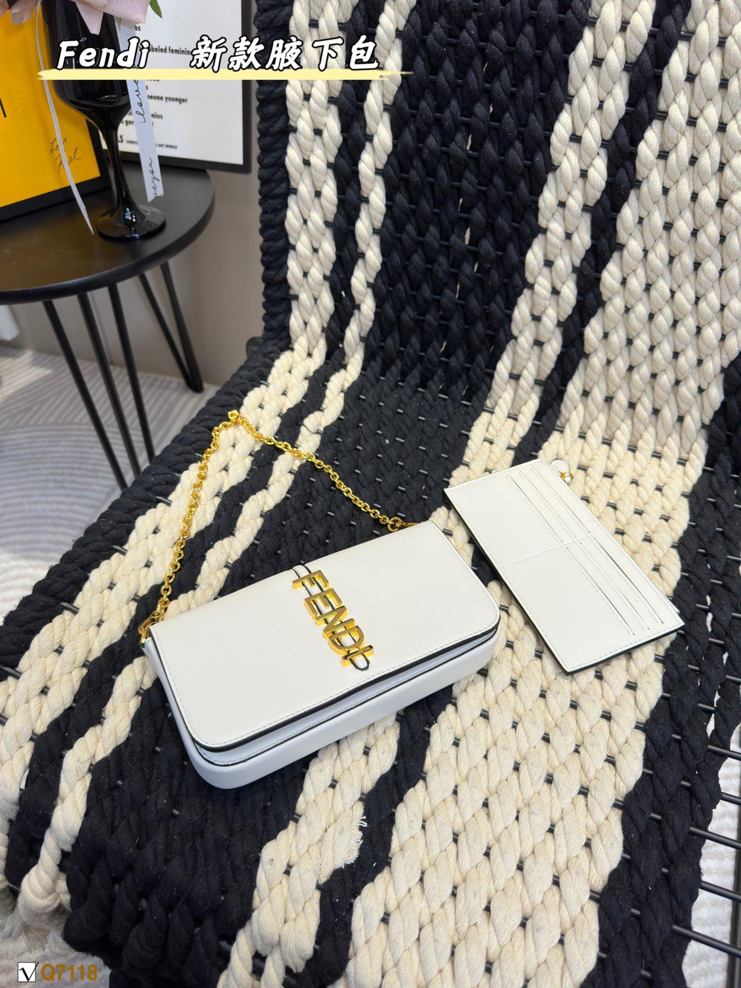 Replica Fendi Bag 21.4*11CM