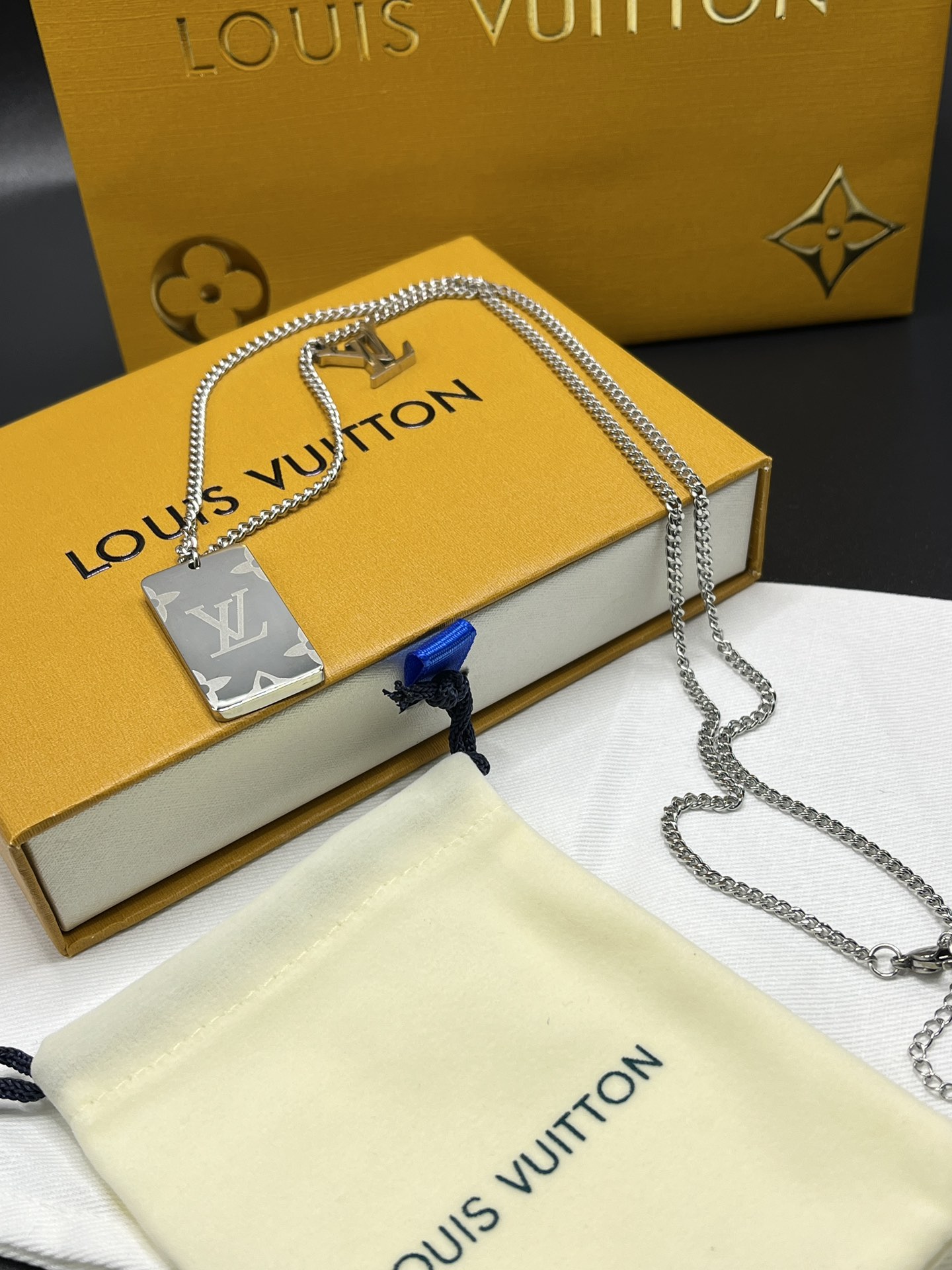 Replica LOUIS VUITTON Necklace