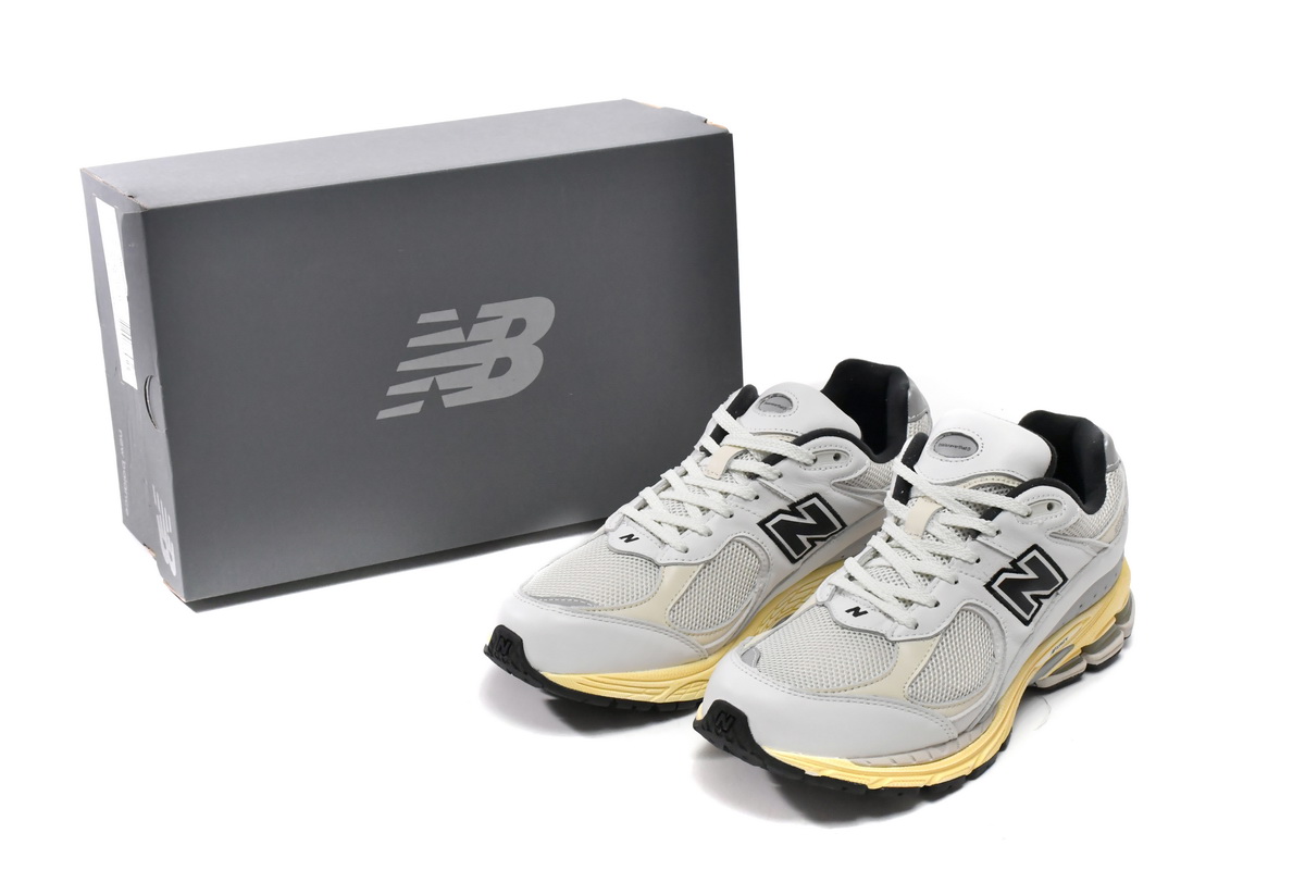 Replica New Balance Shoe New Running Shoes ML2002RT Thisisneverthat x New Balance 2002R White