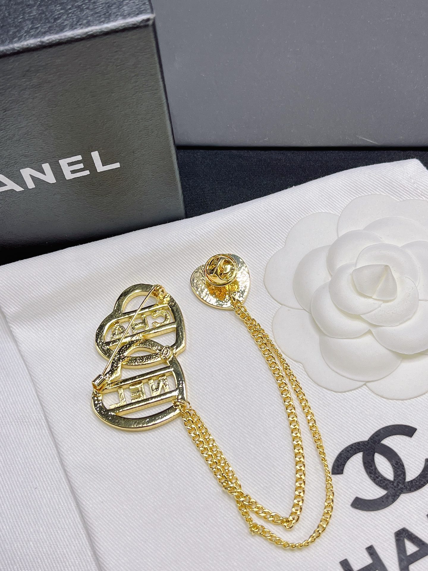 Replica CHANEL Brooch