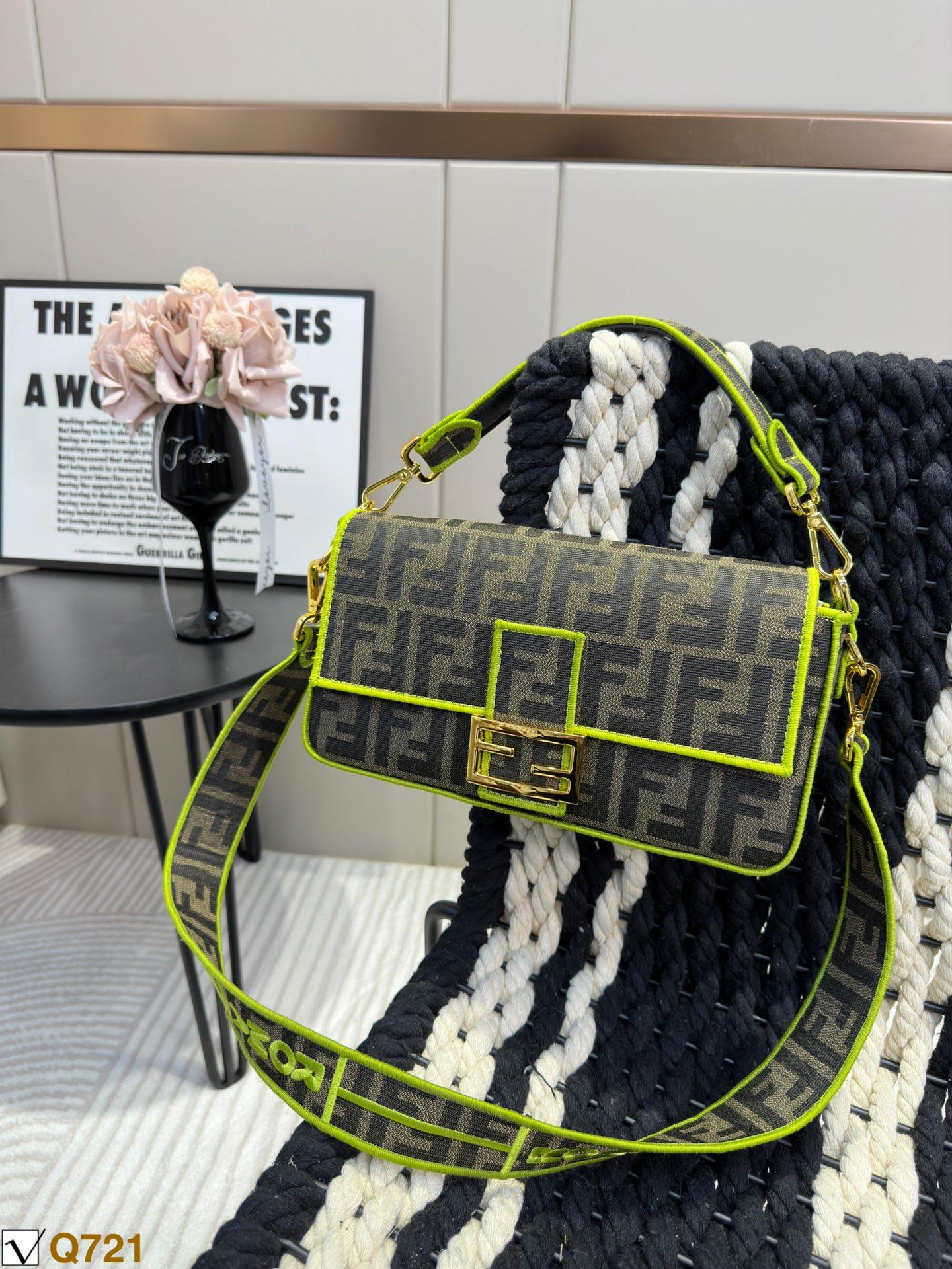 Replica Fendi Bag 14*25CM