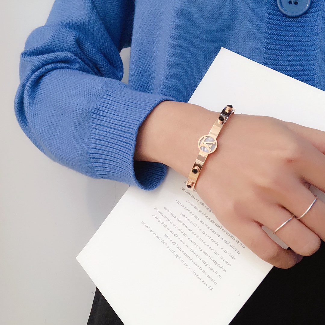 Replica LOUIS VUITTON Bangle