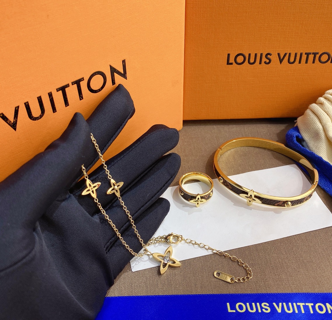 Replica LOUIS VUITTON Necklace
