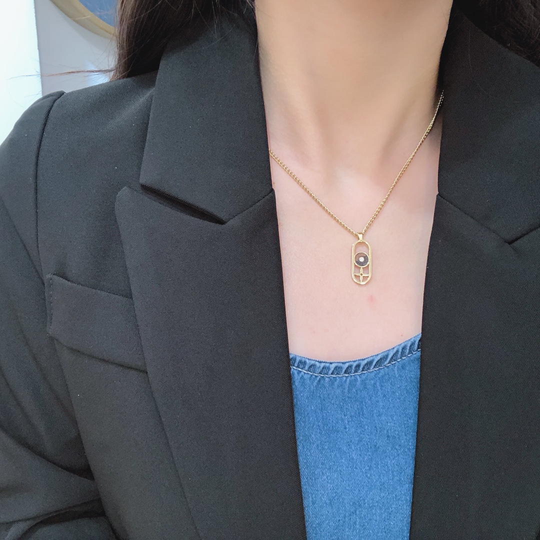 Replica LOUIS VUITTON Necklace