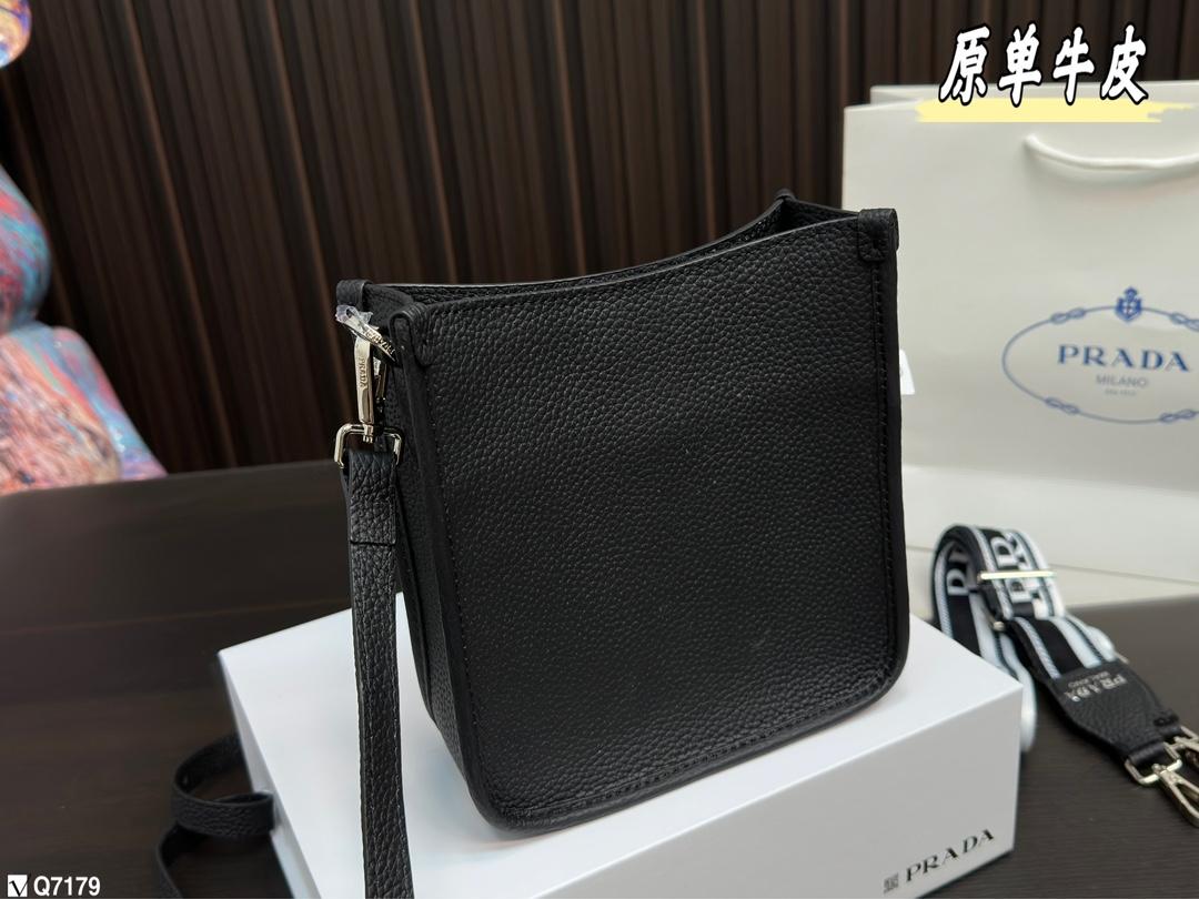 Replica Prada Bag 18*18CM