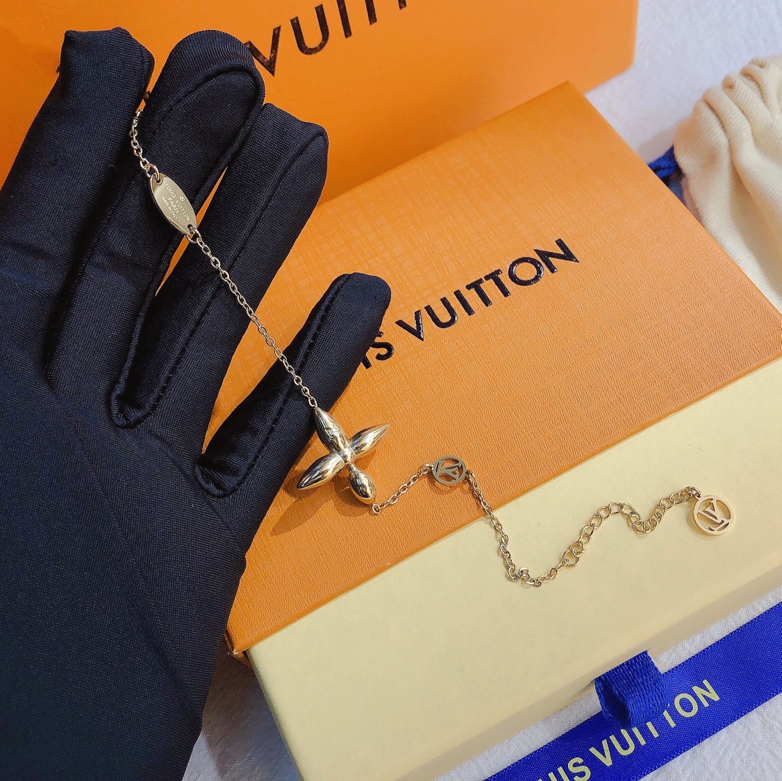 Replica LOUIS VUITTON Bracelet