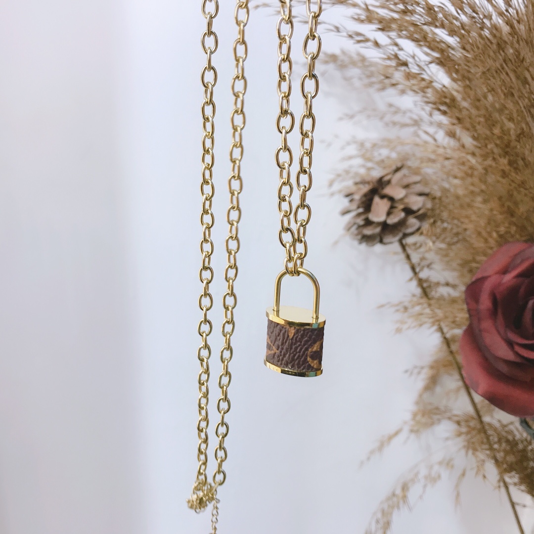 Replica LOUIS VUITTON Necklace