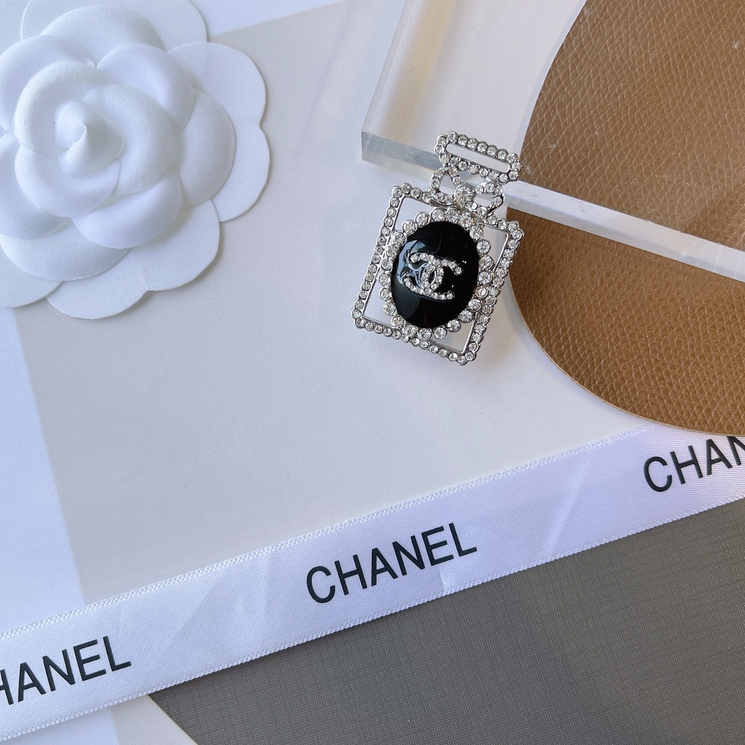 Replica CHANEL Brooch