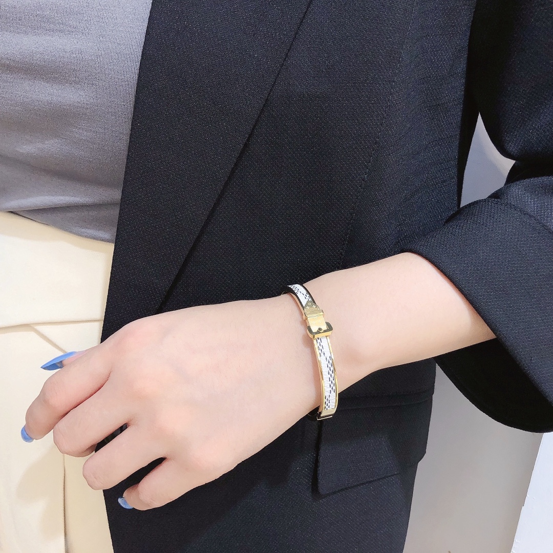 Replica LOUIS VUITTON Bangle