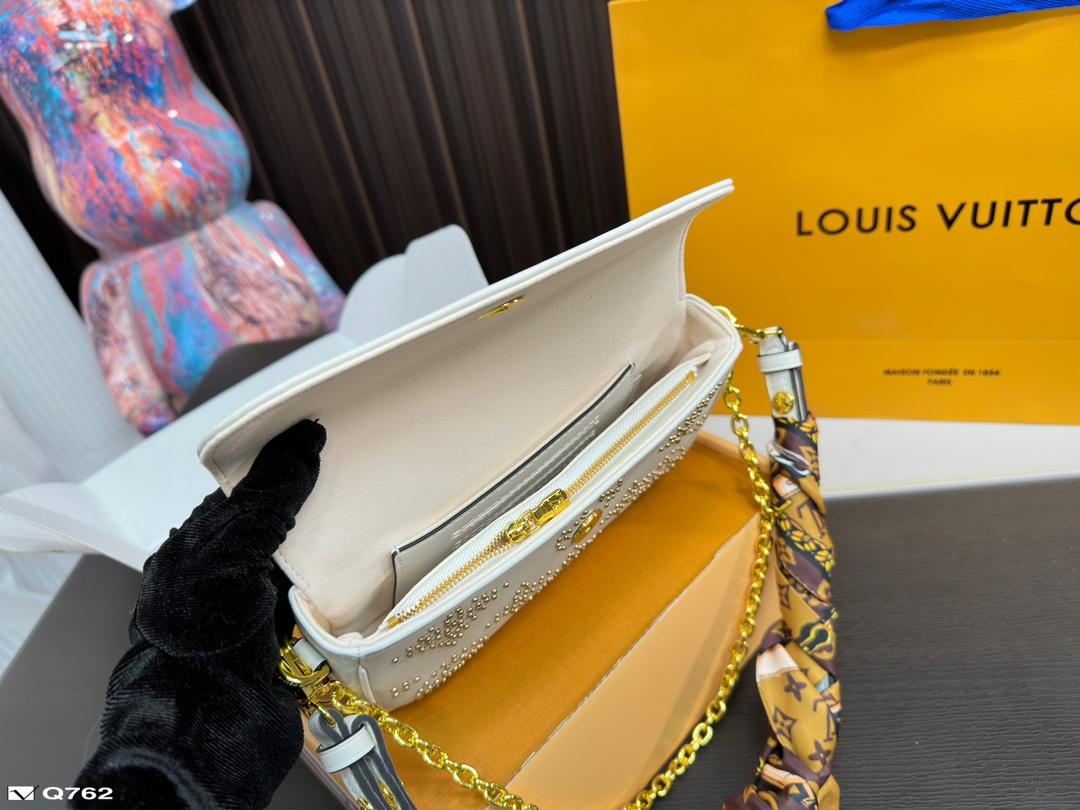 Replica Louis Vuitton Bag 11.5*22CM