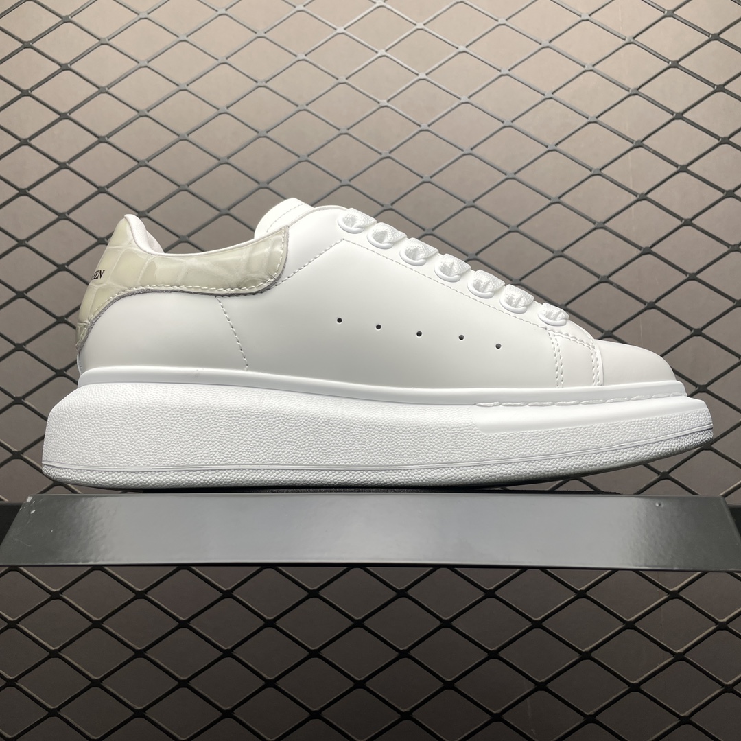 Replica Alexander McQueen Shoe Alexander McQueen size 35-45 with half size.ak