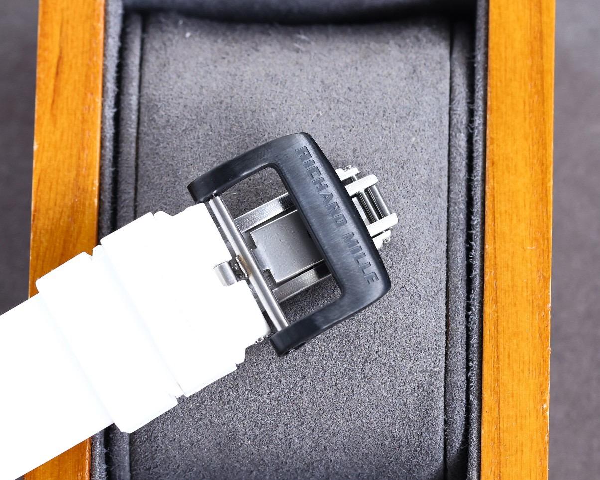 Replica Richard Mille Carbon Fiber Automatic Machine 7750 Movement Watch 42MM
