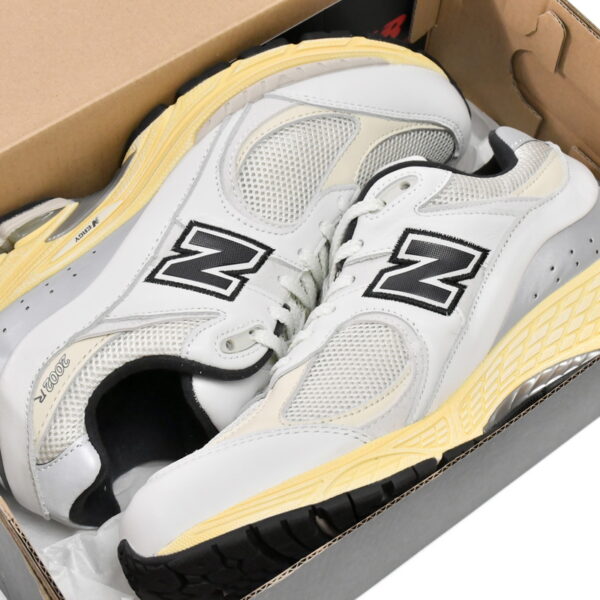 Replica New Balance Shoe New Running Shoes ML2002RT Thisisneverthat x New Balance 2002R White