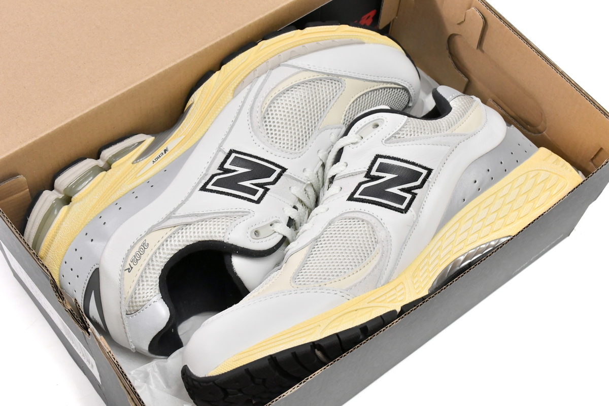 Replica New Balance Shoe New Running Shoes ML2002RT Thisisneverthat x New Balance 2002R White