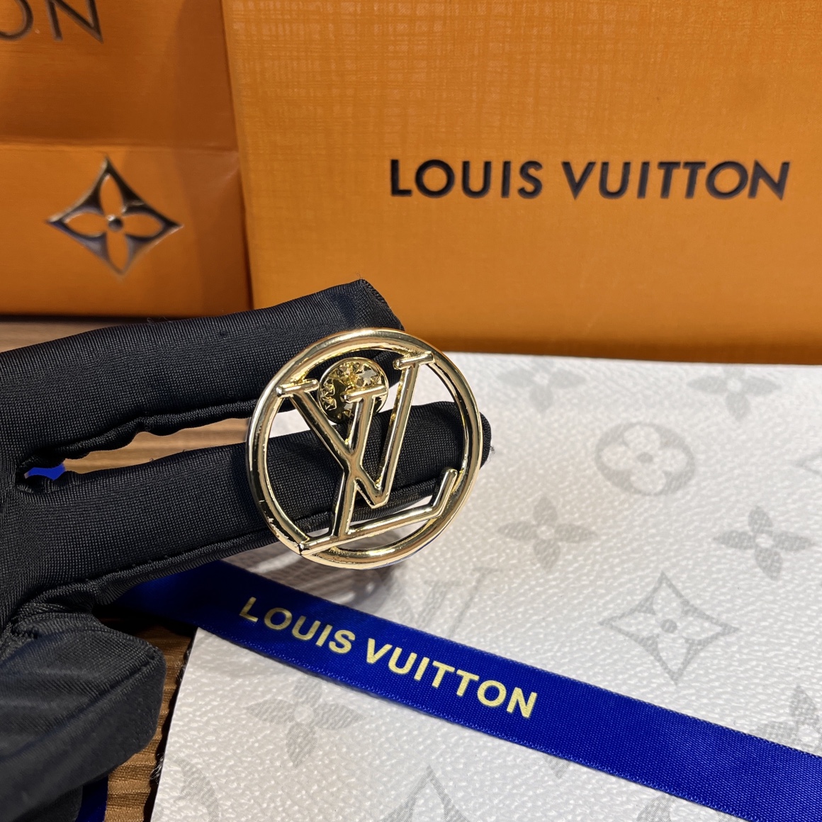 Replica LOUIS VUITTON Brooch