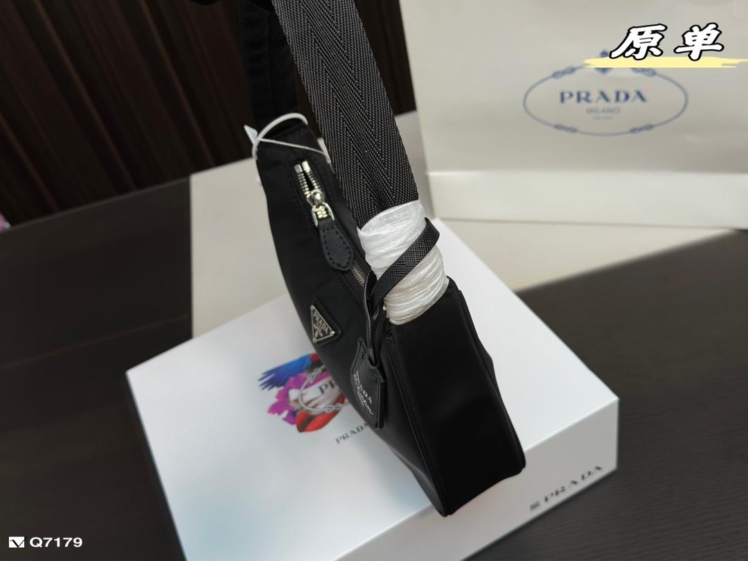 Replica Prada Bag 11*21CM