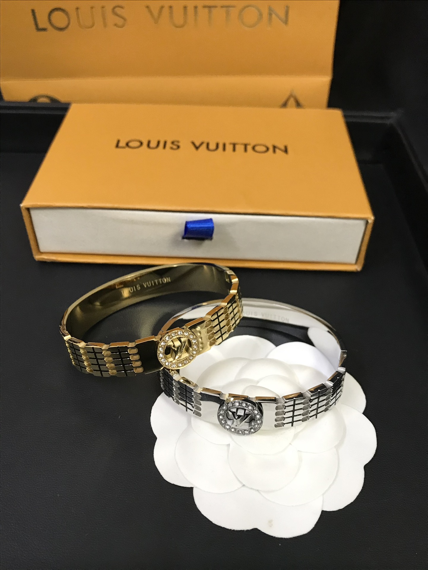 Replica LOUIS VUITTON Bangle