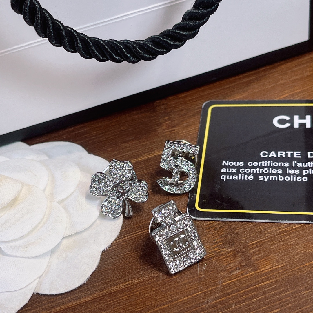 Replica CHANEL Brooch