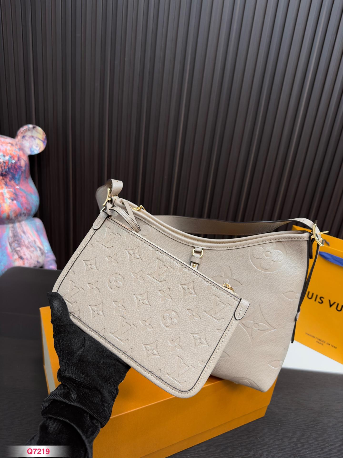 Replica Louis Vuitton Bag 28*20CM