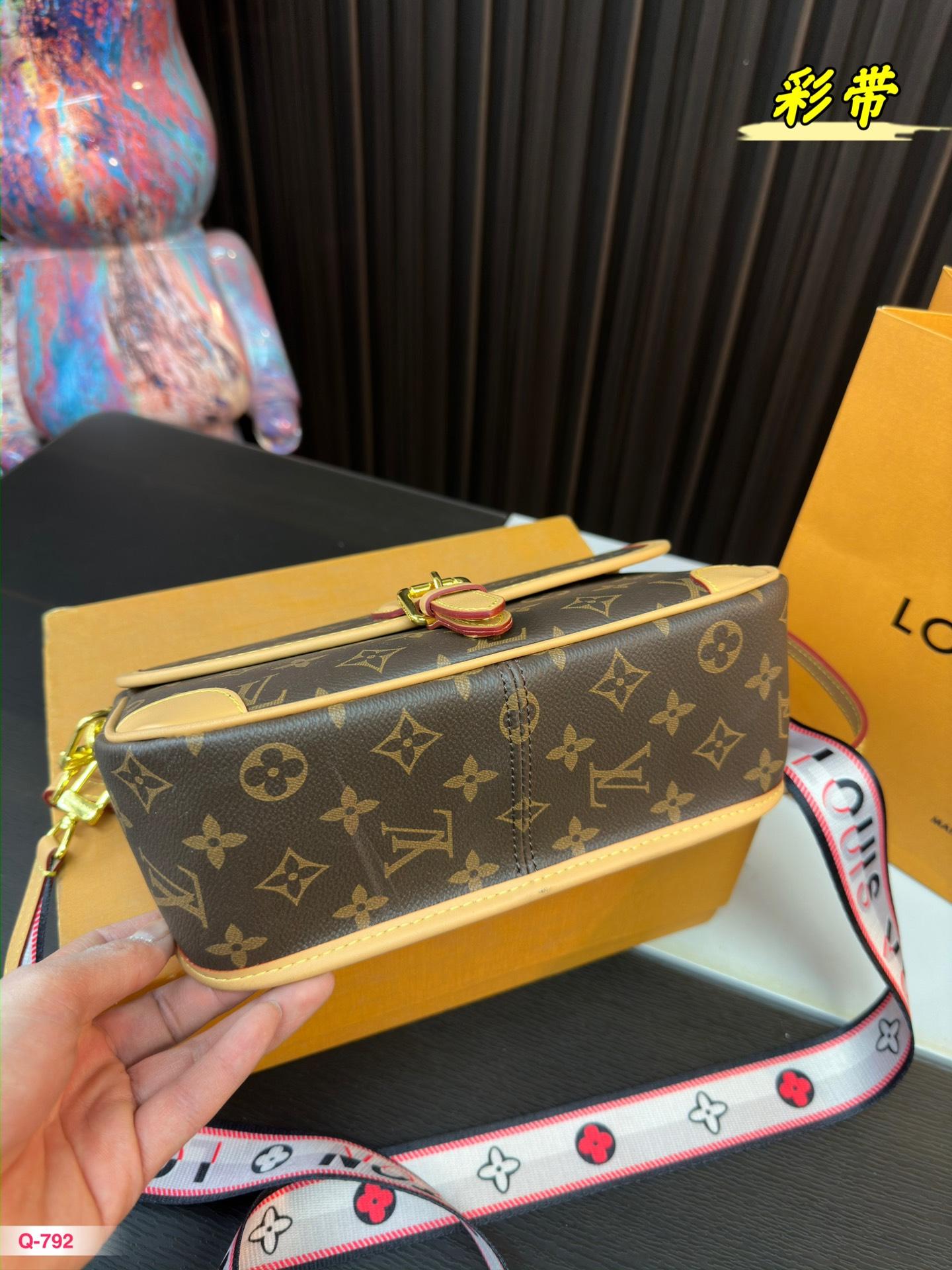 Replica Louis Vuitton Bag 14*24CM