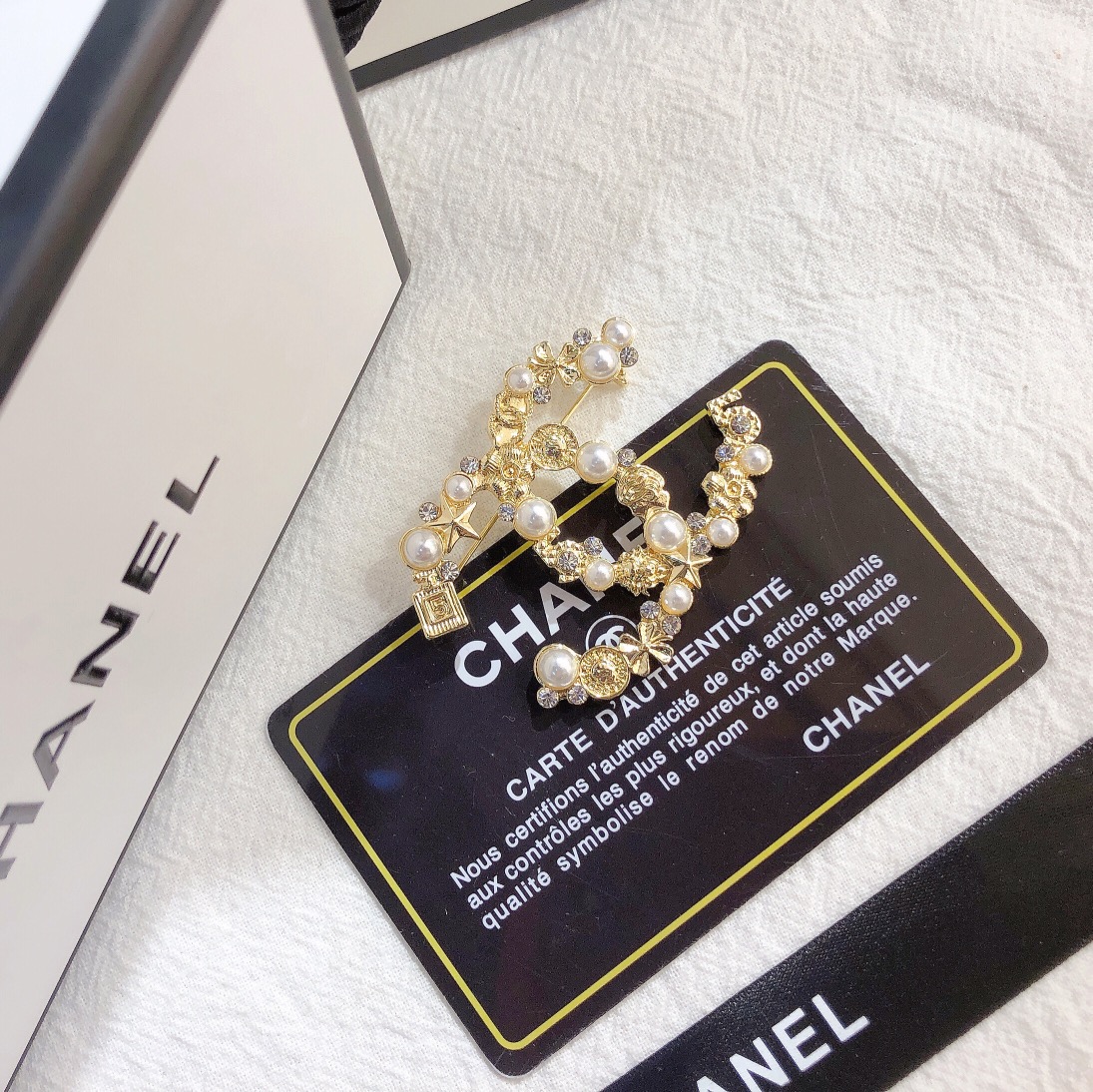 Replica CHANEL Brooch