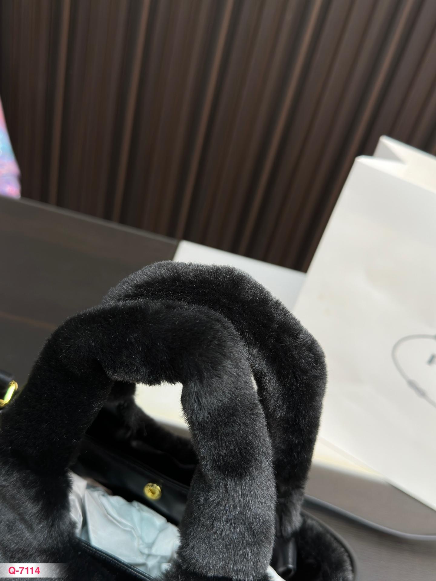 Replica Prada Bag 20*16CM