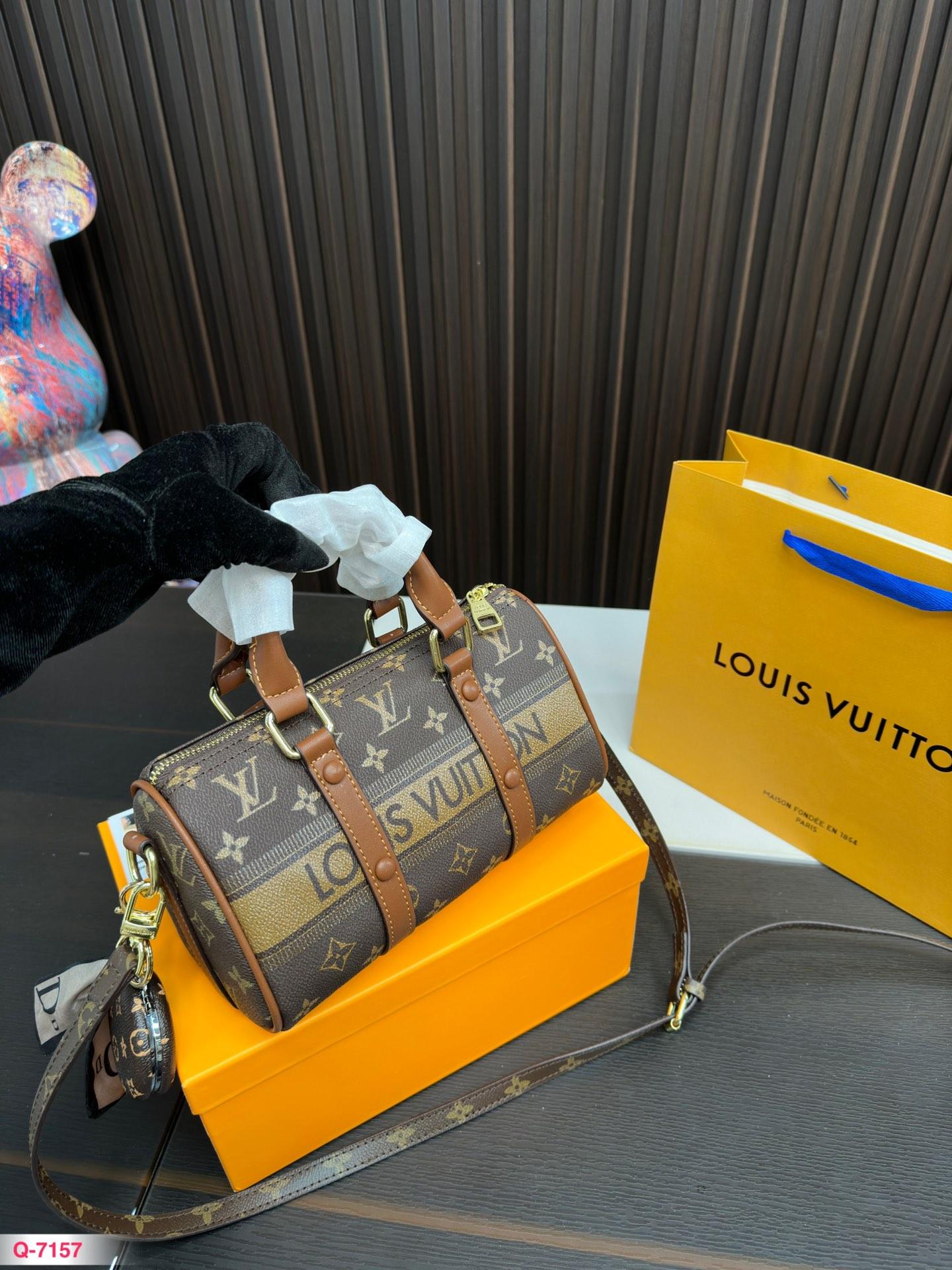 Replica Louis Vuitton Bag 13*23CM