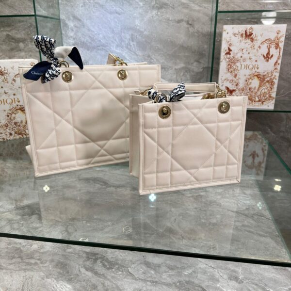 Replica Dior Bag  36*28CM/27*22CM