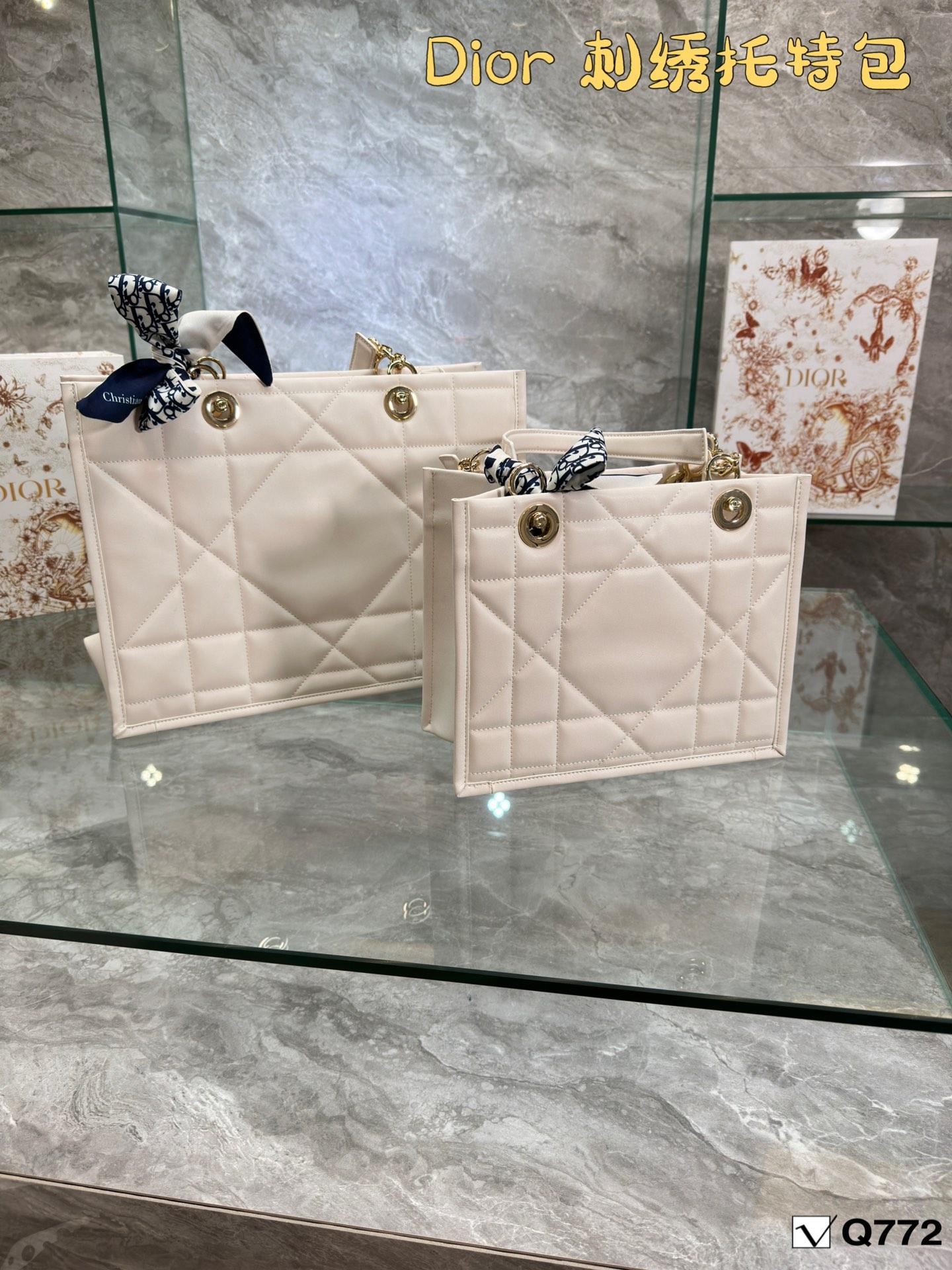 Replica Dior Bag  36*28CM/27*22CM