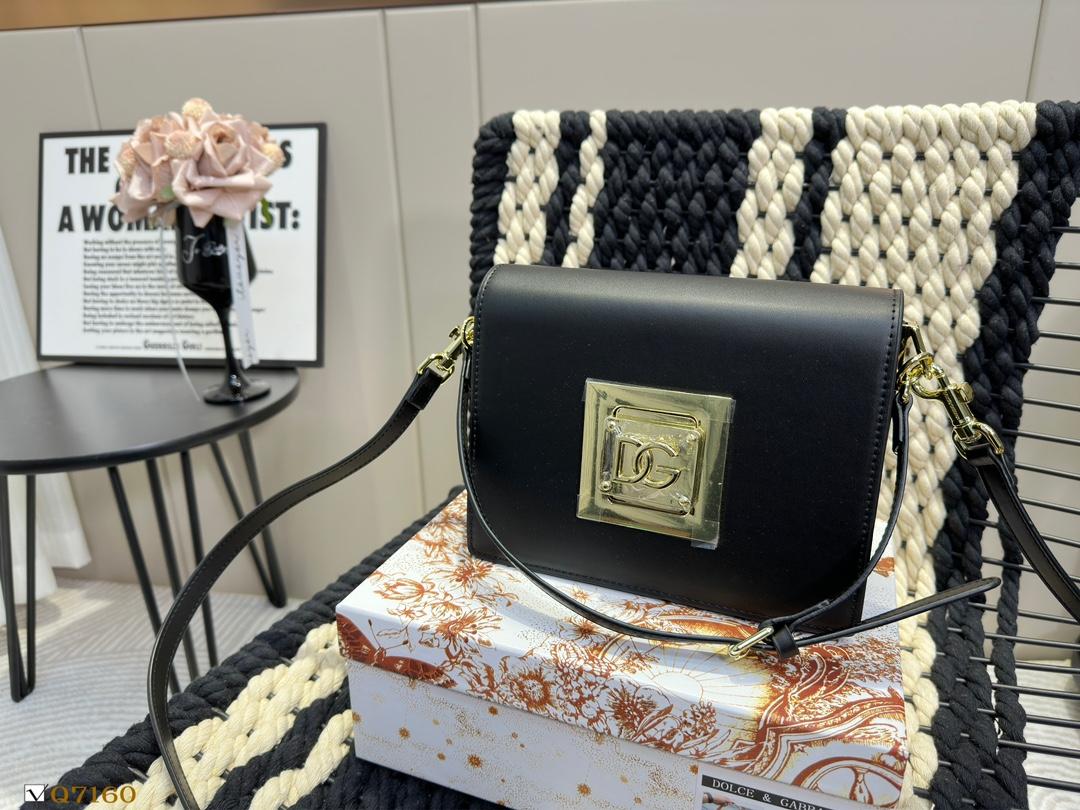 Replica Dolce Gabbana Bag  21.5*17CM