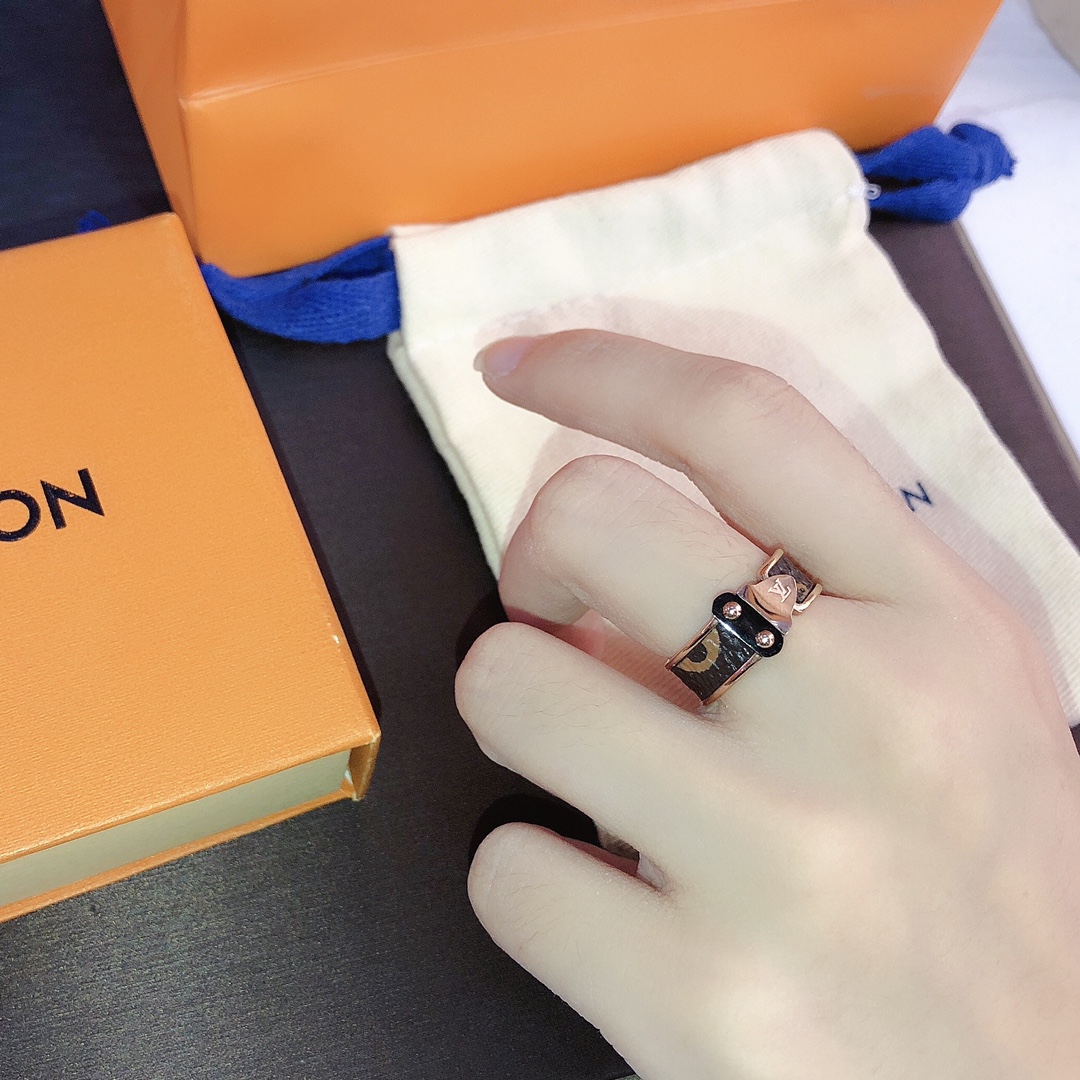 Replica LOUIS VUITTON Ring