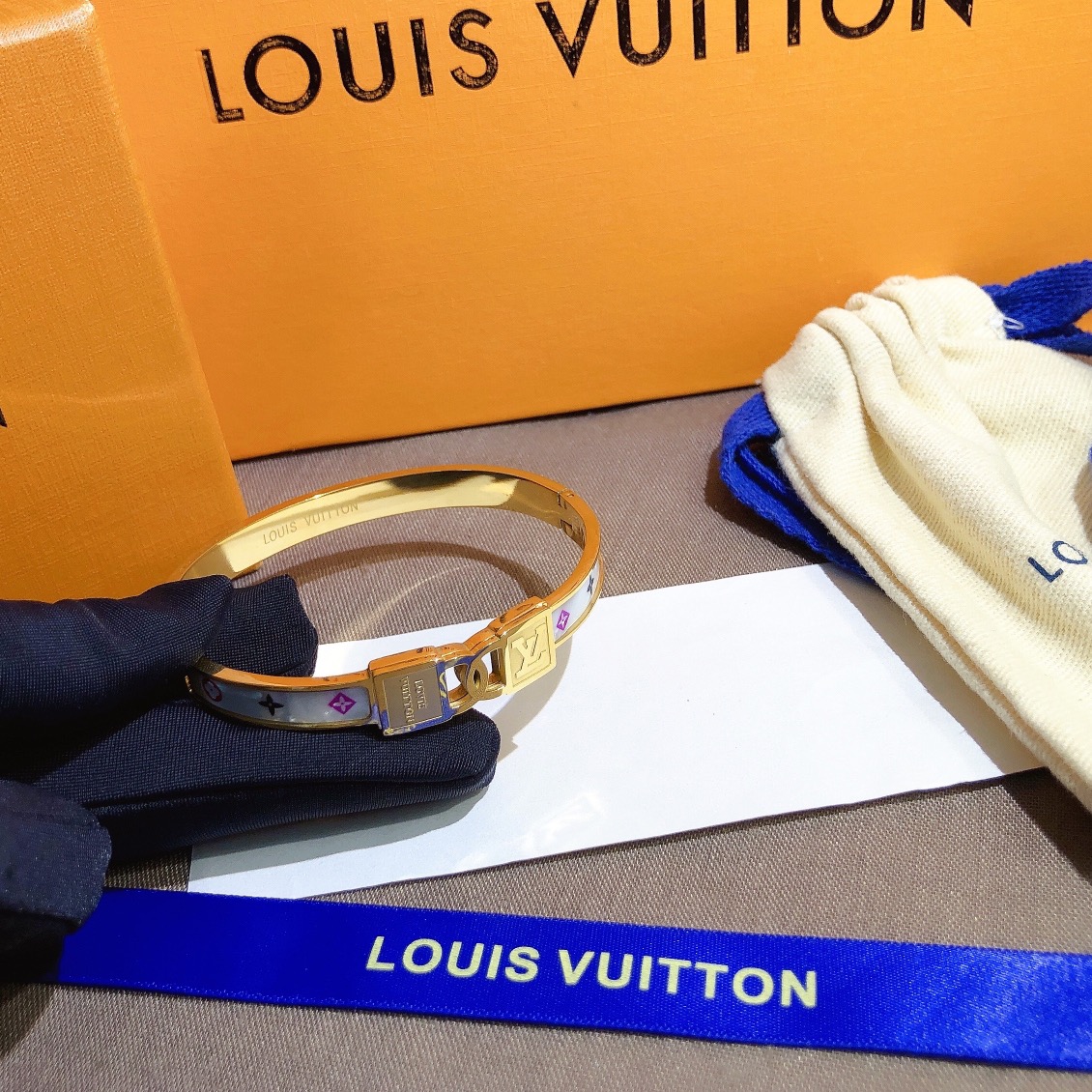 Replica LOUIS VUITTON Bangle