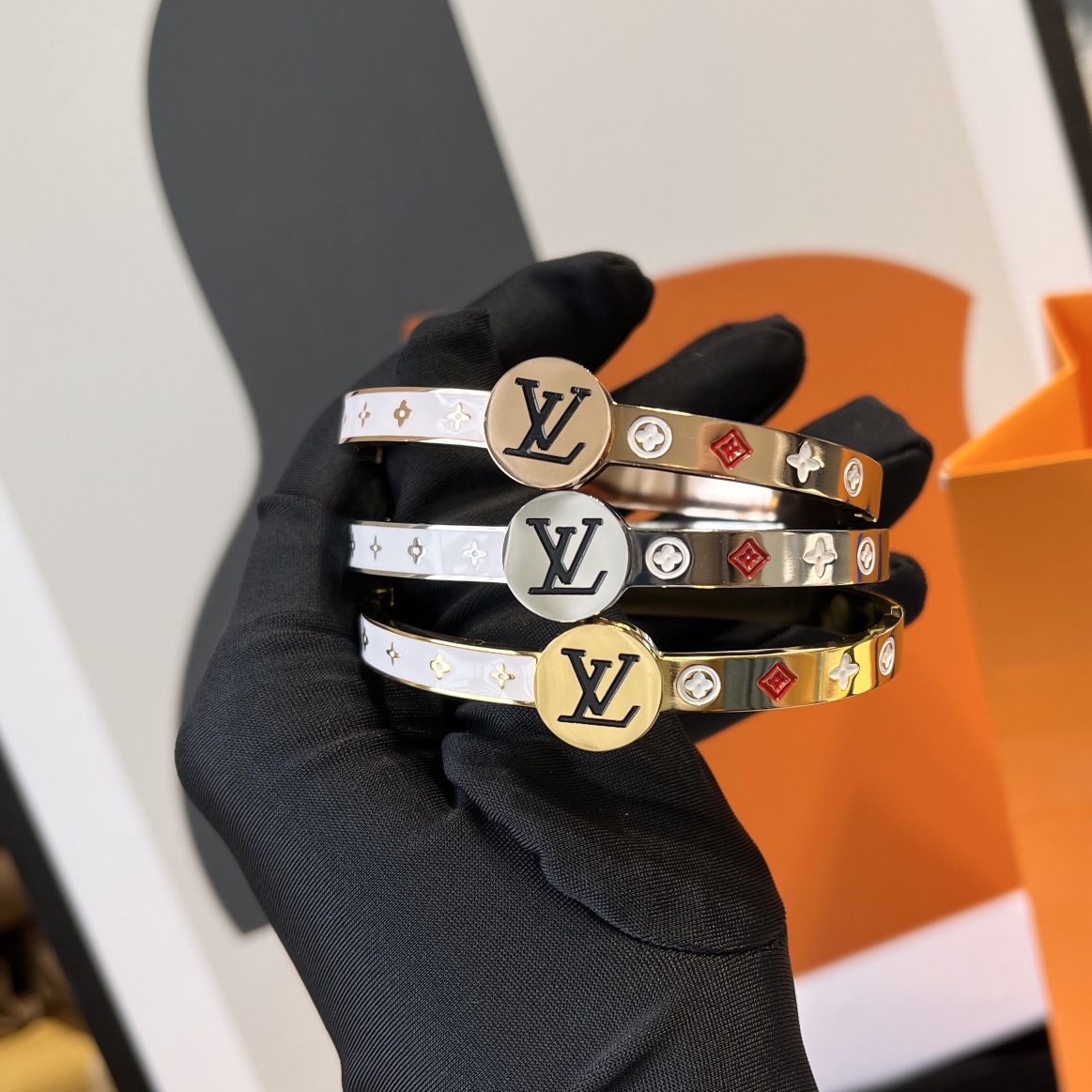 Replica LOUIS VUITTON Bangle