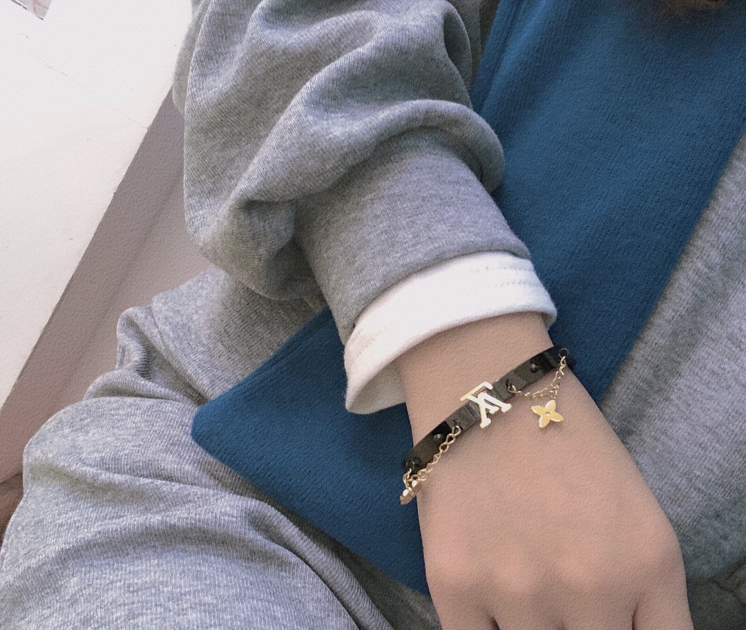 Replica LOUIS VUITTON Bangle