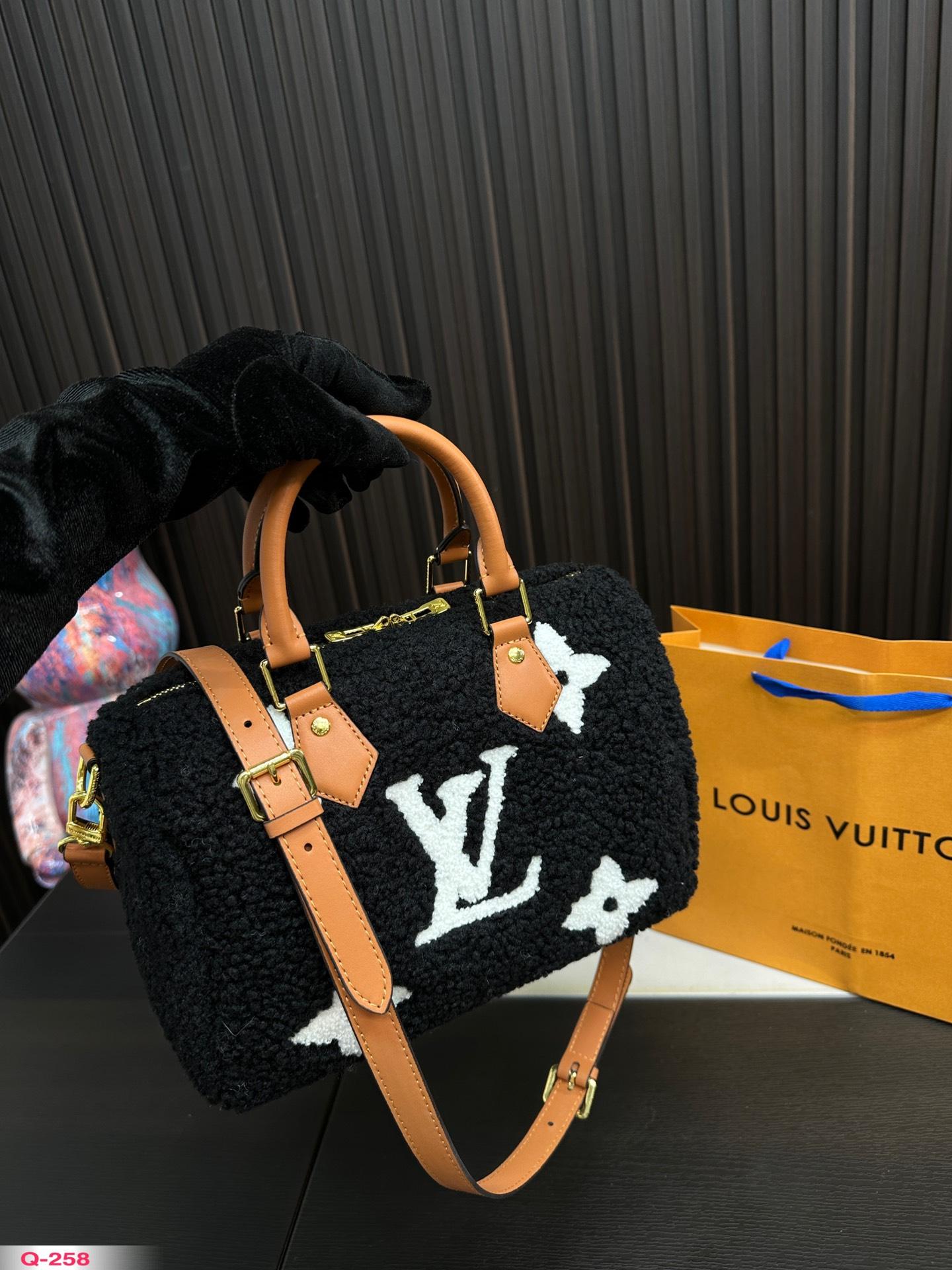 Replica Louis Vuitton Bag 26*18CM
