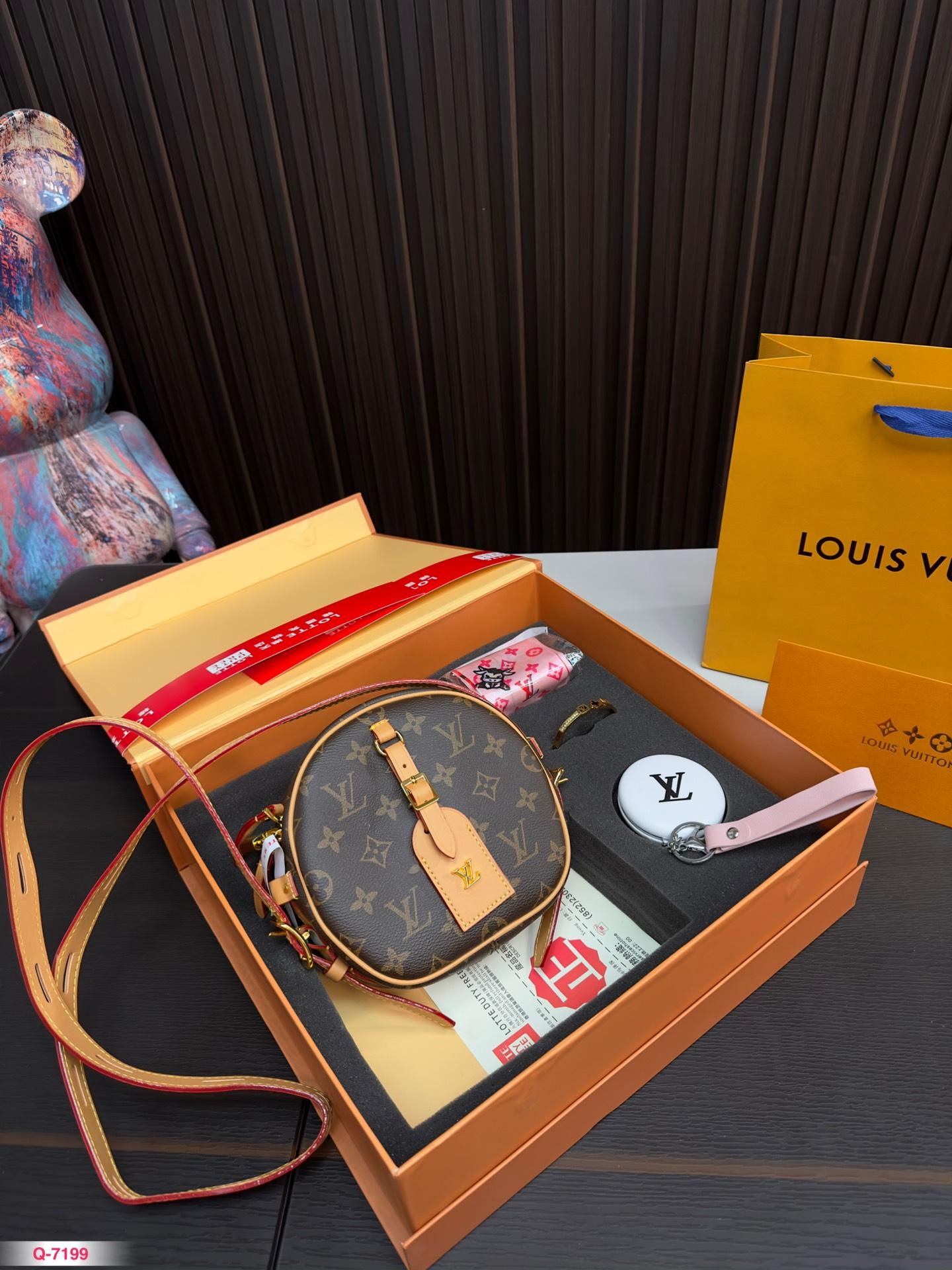 Replica Louis Vuitton Bag set 17*16CM