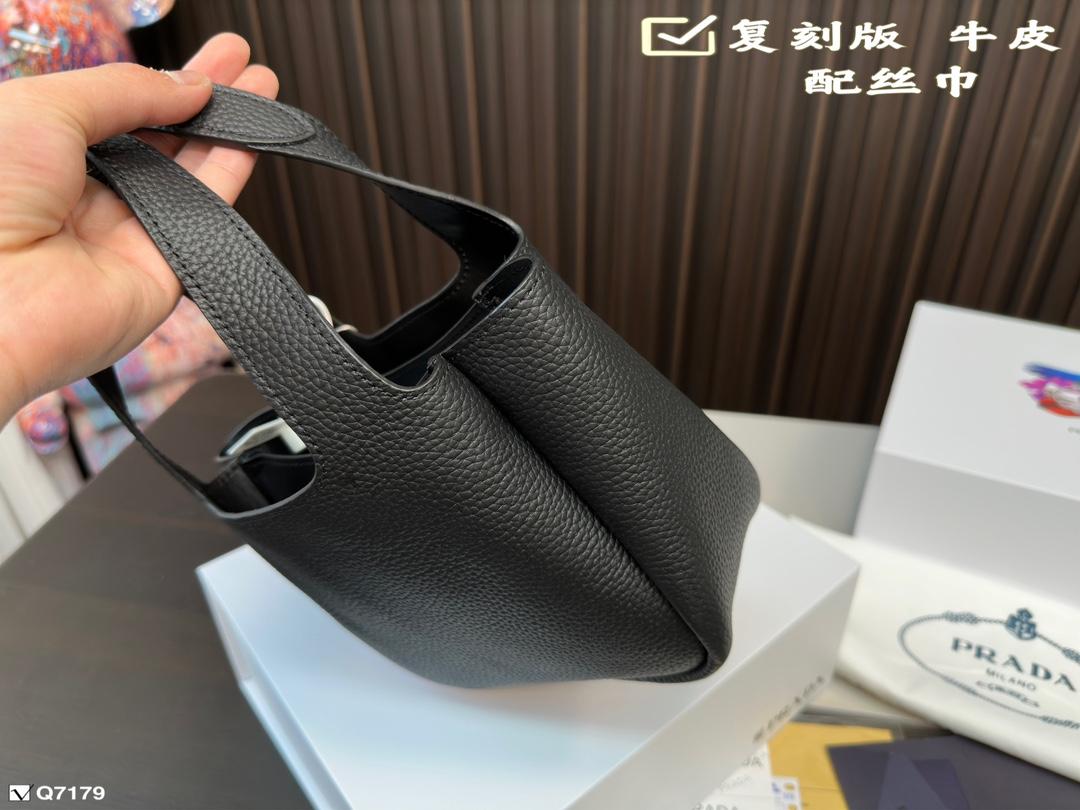 Replica Prada Bag 18*16CM